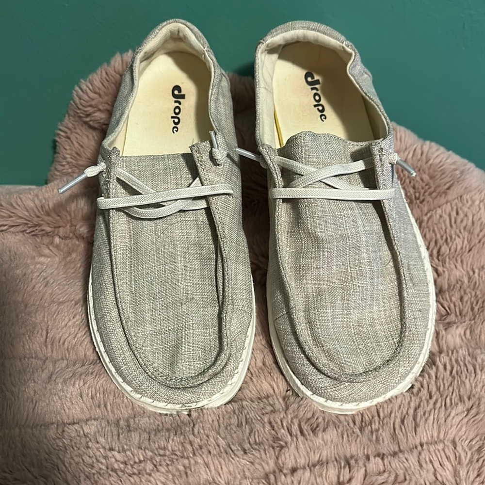 Drope size 7 shoes tan twill look, good used condition
